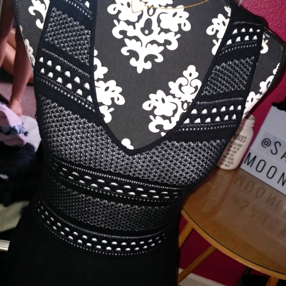 NWT • BCBG • Fit & Flare Soft Black White Knit Dress Medium Sleeveless Trendy - Picture 5 of 8